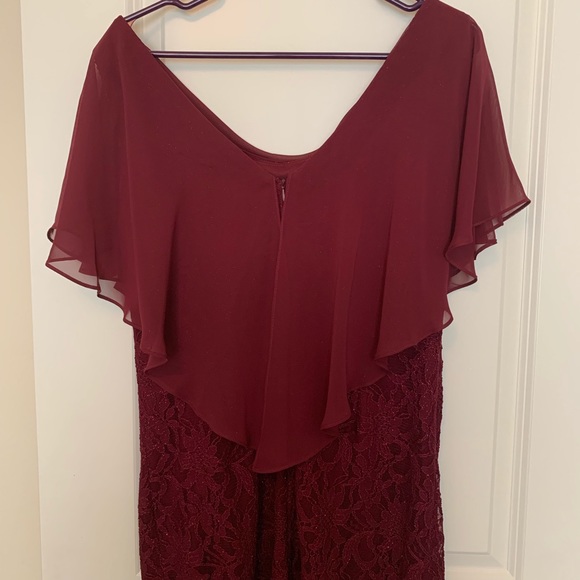 Jessica Howard | Lace Formal Dress - Picture 4 of 5